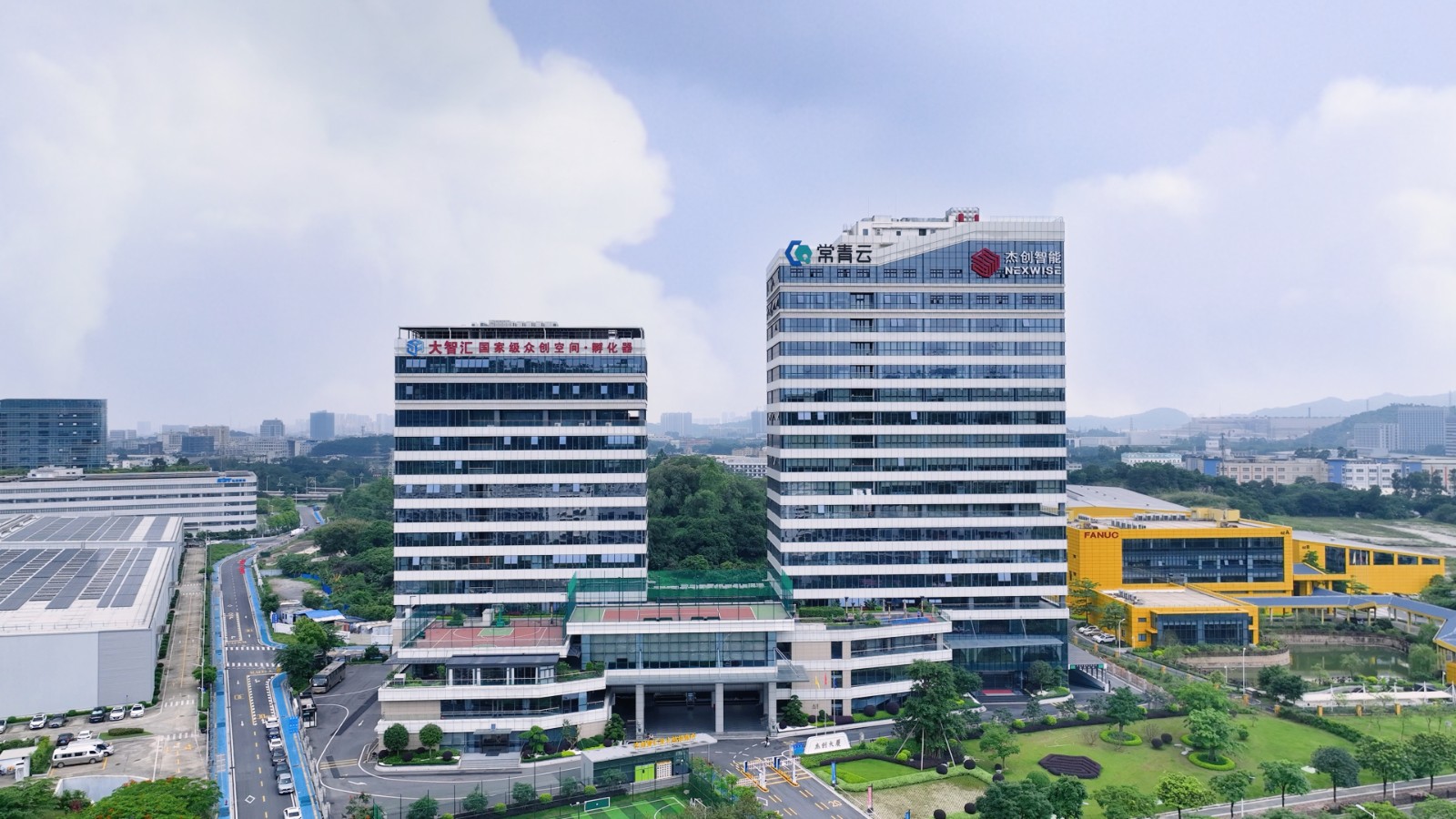 星空电竞xingkong大厦（晴天）